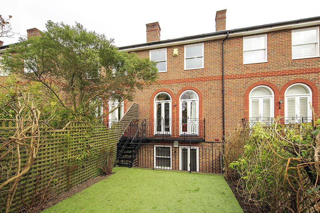 King Square, Richmond TW10 3 bed terraced house £3,250 pcm (£