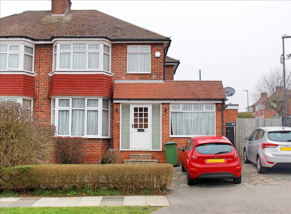 Crowshott Avenue, Stanmore, HA7 1HX 3 bed semidetached house £695,000