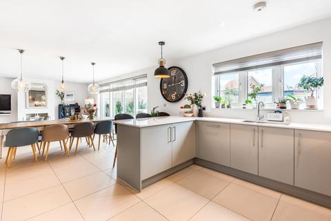 6 Abingworth Crescent, Thakeham, Pulborough, RH20 3GW