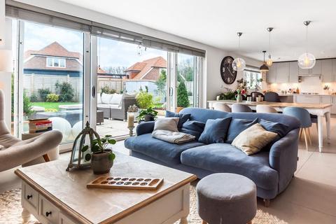 6 Abingworth Crescent, Thakeham, Pulborough, RH20 3GW