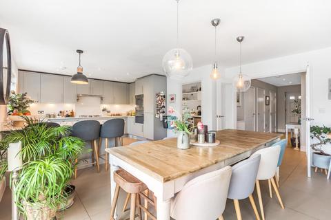6 Abingworth Crescent, Thakeham, Pulborough, RH20 3GW