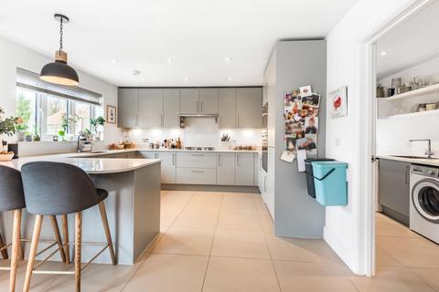 6 Abingworth Crescent, Thakeham, Pulborough, RH20 3GW