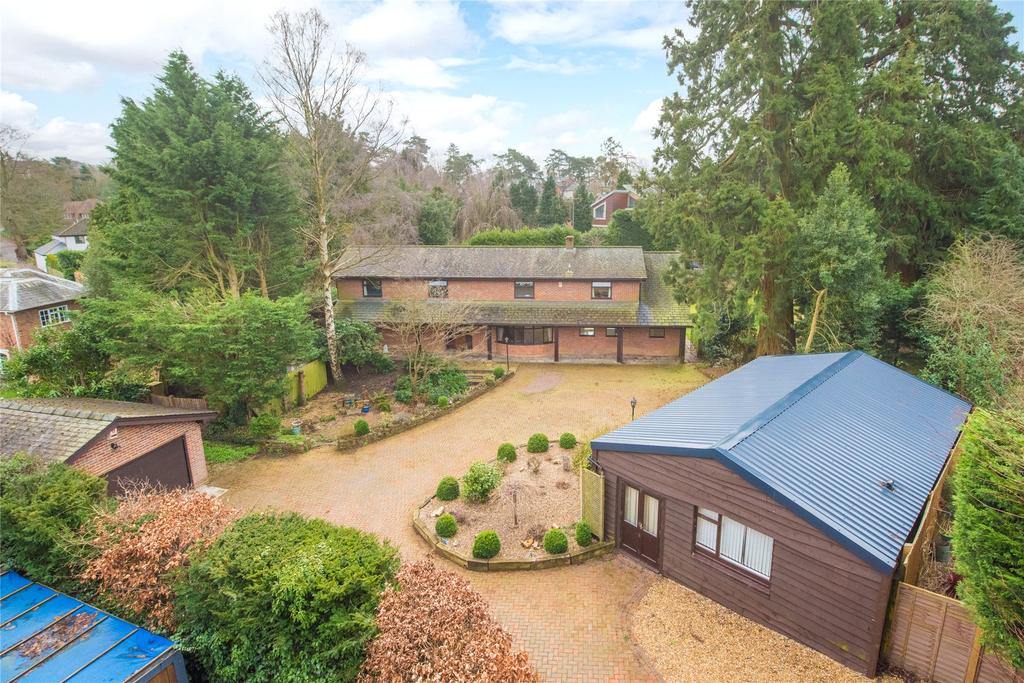 West Hill, Aspley Guise, Bedfordshire, MK17 4 bed detached house £