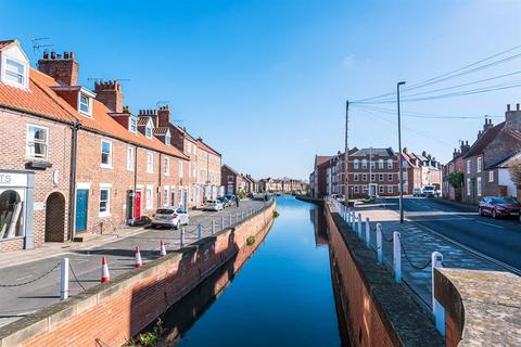 31 Beckside, Beverley, HU17 0PB