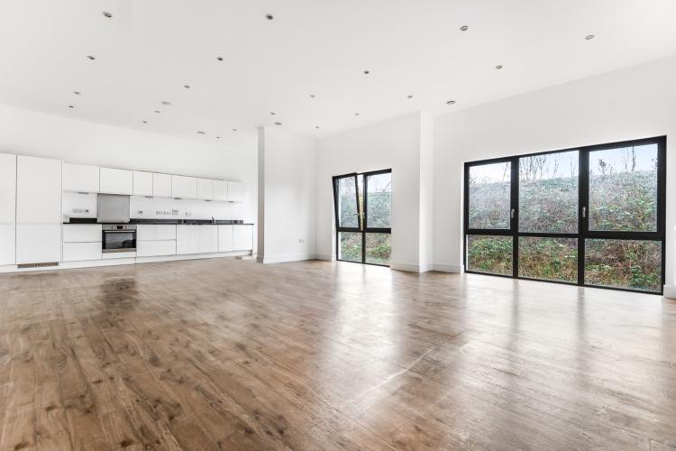 Gwynne Road Battersea SW11 2 bed flat £2,000 pcm (£462 pw)