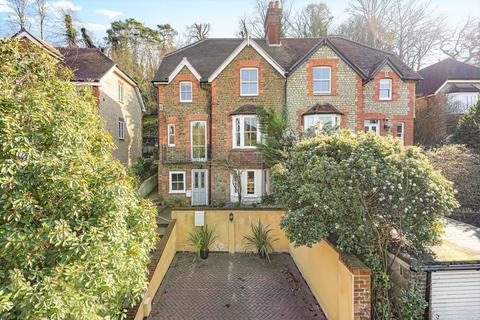 20 Grove Road, Godalming, GU7 1RE