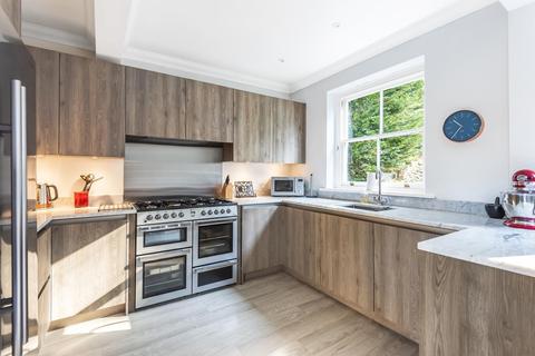 20 Grove Road, Godalming, GU7 1RE