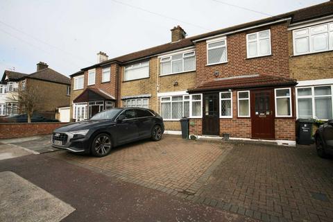 3 bedroom terraced house to rent, Gay Gardens, Dagenham, RM10