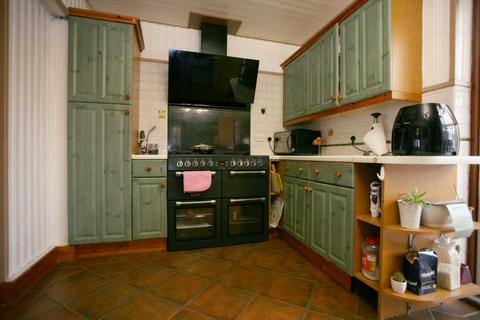 3 bedroom terraced house to rent, Gay Gardens, Dagenham, RM10