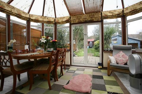 3 bedroom terraced house to rent, Gay Gardens, Dagenham, RM10