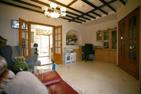 3 bedroom terraced house to rent, Gay Gardens, Dagenham, RM10