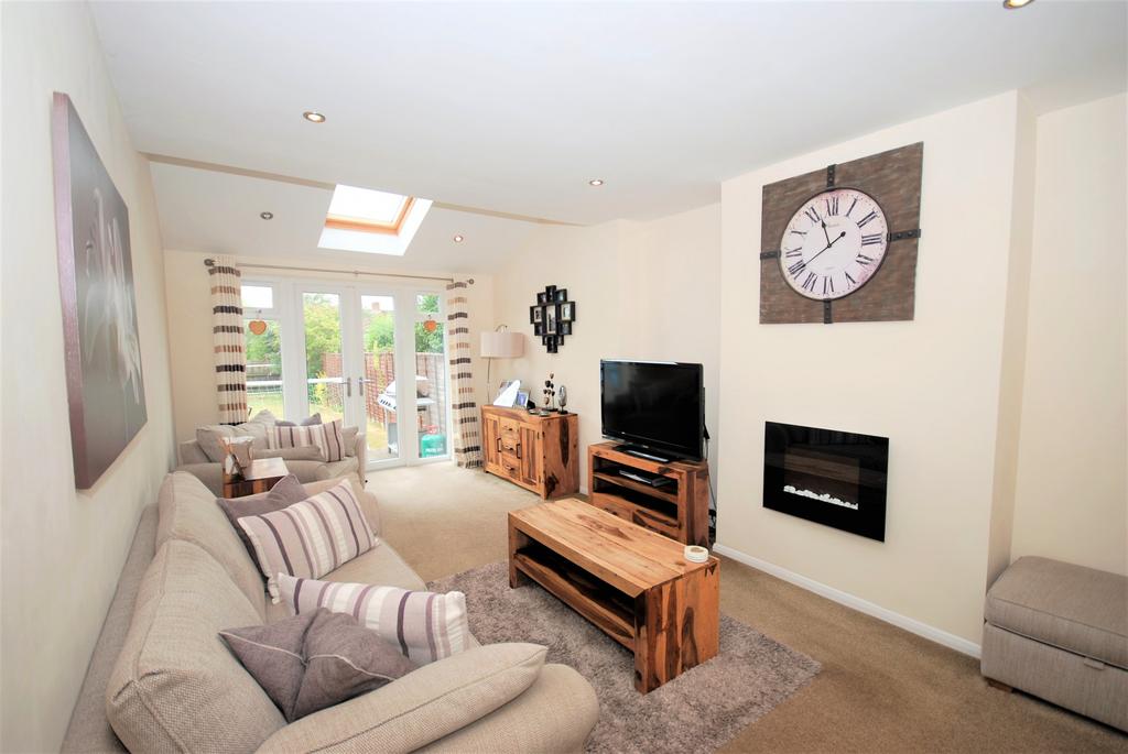 Kelvin Road, Leamington Spa, CV32 7TE 3 bed semidetached house £359,950