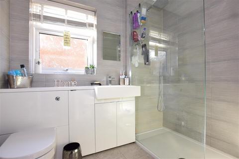 90 Cambria Crescent, Gravesend, DA12 4NZ