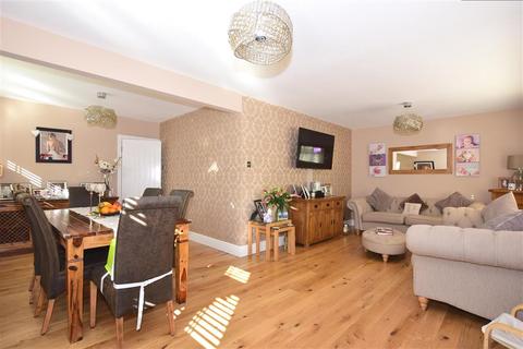 90 Cambria Crescent, Gravesend, DA12 4NZ
