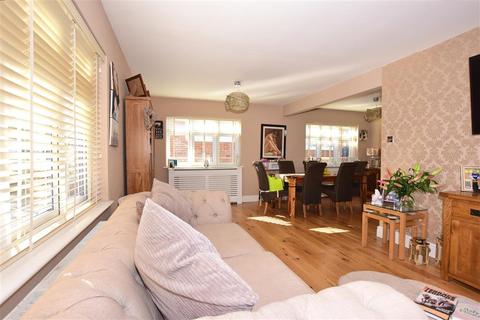 90 Cambria Crescent, Gravesend, DA12 4NZ