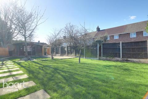 9 Nelson Close, Romford, RM7 8ND