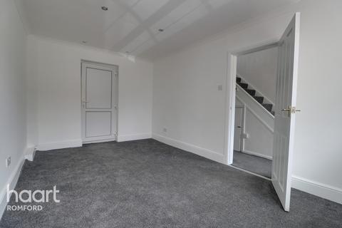 9 Nelson Close, Romford, RM7 8ND