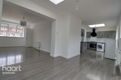 9 Nelson Close, Romford, RM7 8ND