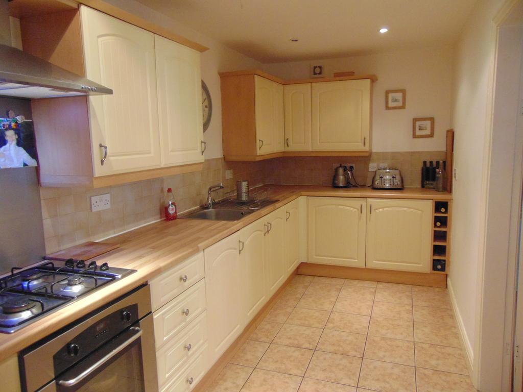 3. Kitchen.JPG