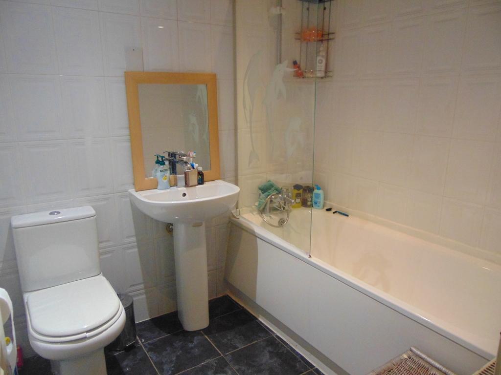 6. Family Bathroom.JPG