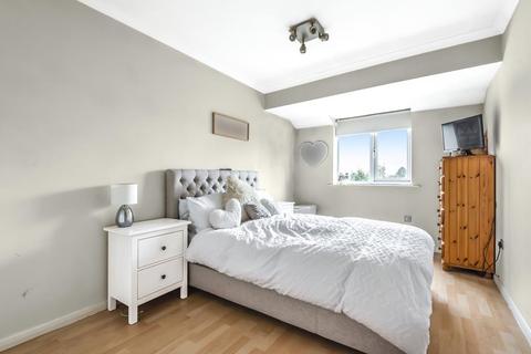 135 Seymour Way, Sunbury-on-thames, TW16 7NL