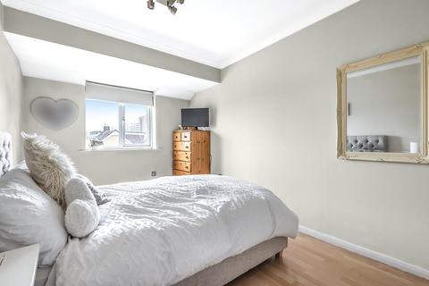135 Seymour Way, Sunbury-on-thames, TW16 7NL