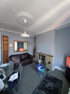 2 bedroom terraced house to rent, Garnet Crescent, Beeston, Leeds, LS11 5JT