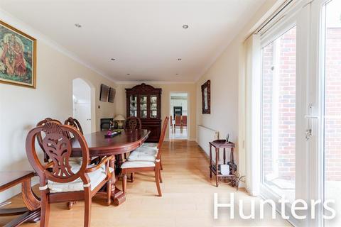 2 High View, Cheam, Sutton, SM2 7DY