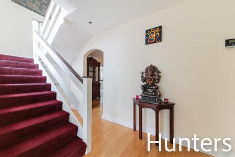 2 High View, Cheam, Sutton, SM2 7DY