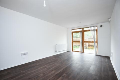 32 Wildwood Close, London, SE12 0ST
