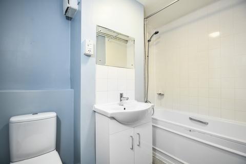32 Wildwood Close, London, SE12 0ST