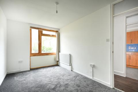 32 Wildwood Close, London, SE12 0ST