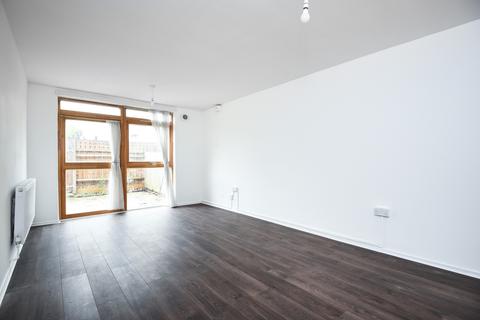 32 Wildwood Close, London, SE12 0ST