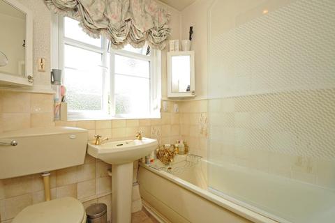 Flat 6, Manor Court Manor Road, Twickenham, TW2 5DL