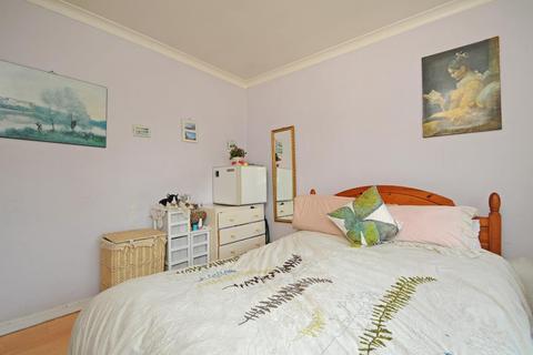 Flat 6, Manor Court Manor Road, Twickenham, TW2 5DL