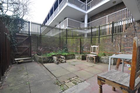 3 bedroom maisonette to rent, Bavaria Road, Upper Holloway