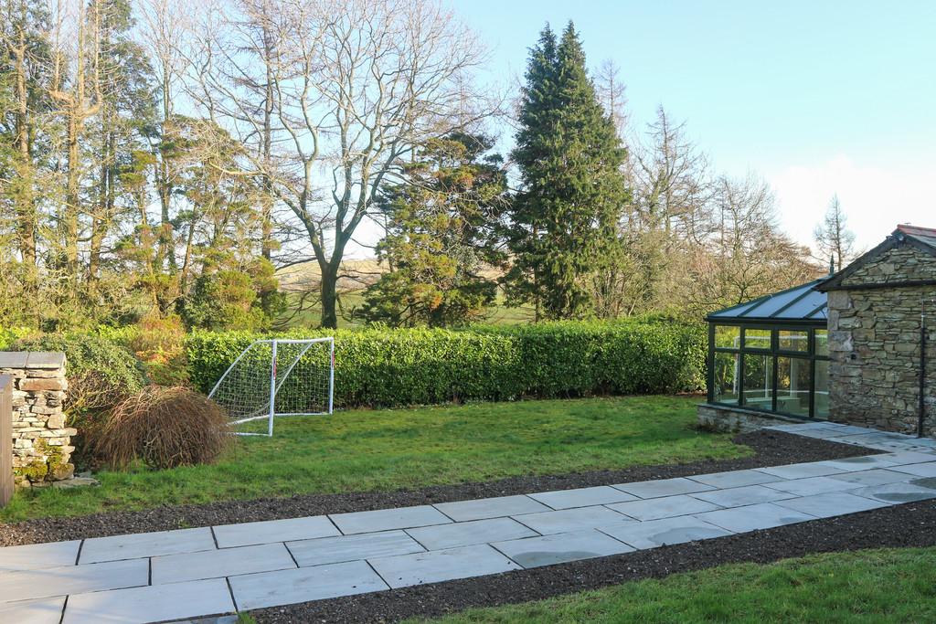 Side Aspect Lawn