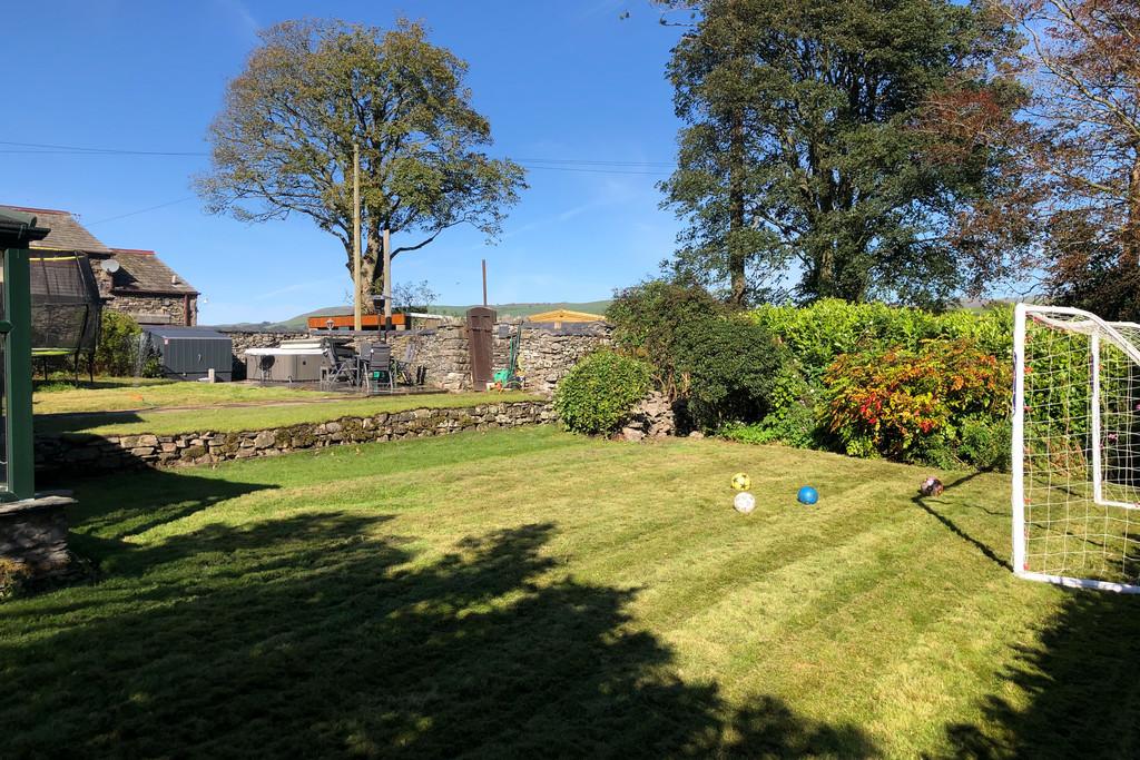 Side Aspect Garden