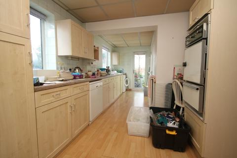 7 Abbey Close, Hullbridge, Hockley, SS5 6DL