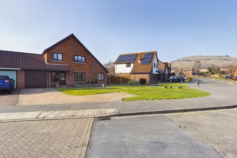 12 Middlemead, Folkestone, CT19 5UB