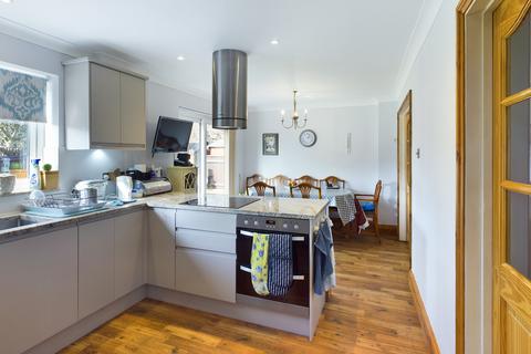 12 Middlemead, Folkestone, CT19 5UB