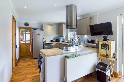 12 Middlemead, Folkestone, CT19 5UB