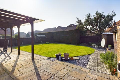 12 Middlemead, Folkestone, CT19 5UB
