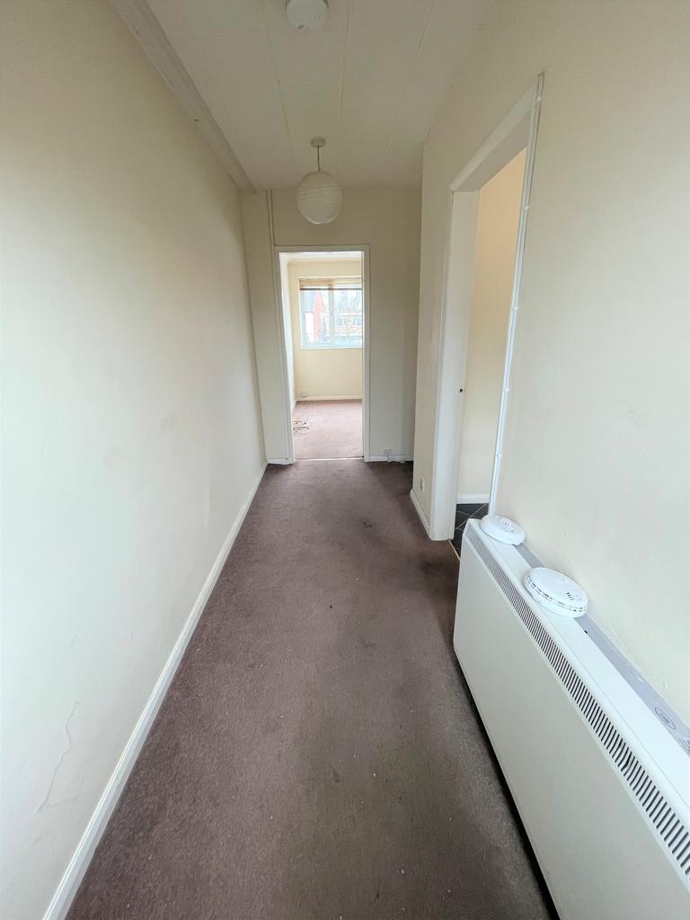 Swan Island Shopping Precinct, Burntwood 2 bed flat to rent £595 pcm