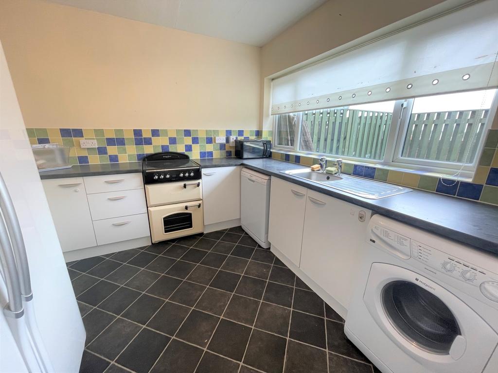 Swan Island Shopping Precinct, Burntwood 2 bed flat to rent £595 pcm