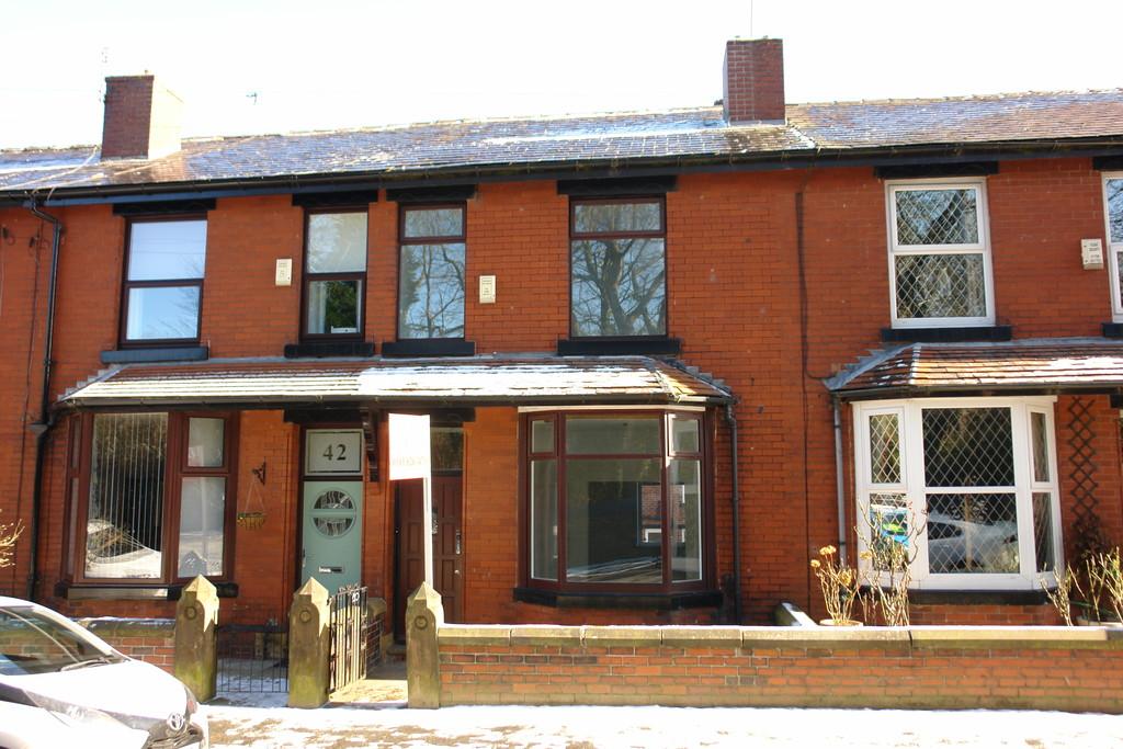 Fraser Street, Shaw 3 bed terraced house £149,950