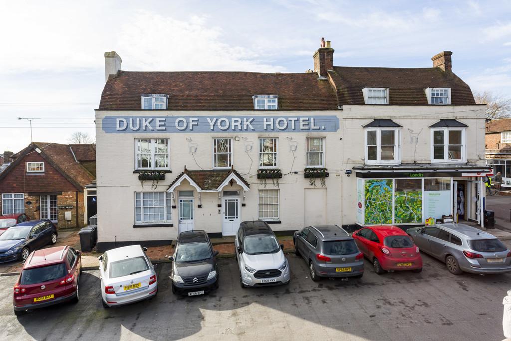 High Street, Ticehurst 2 bed apartment £210,000