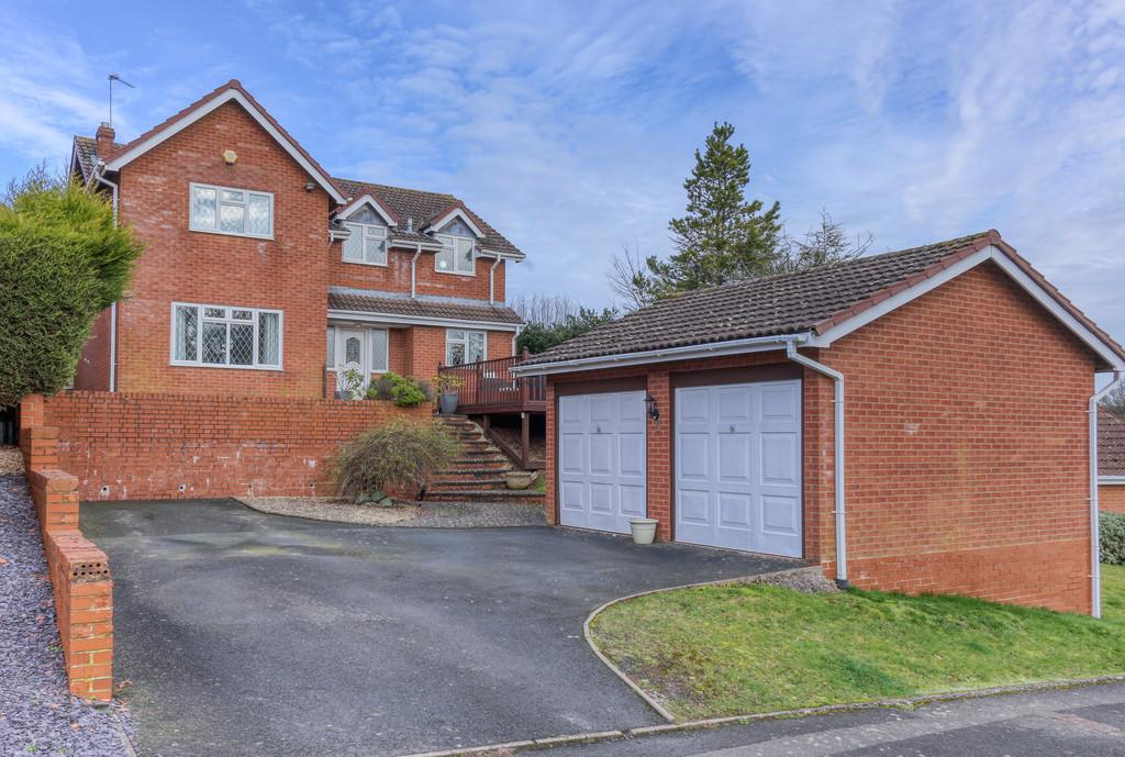 Weatheroak Close, heath, Redditch, B97 5TF 4 bed detached house £