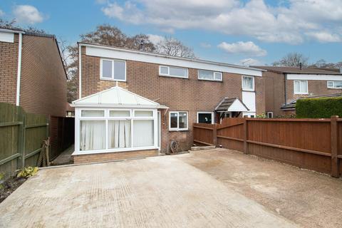 3 bedroom semi-detached house to rent, Wingate Drive, Llanishen