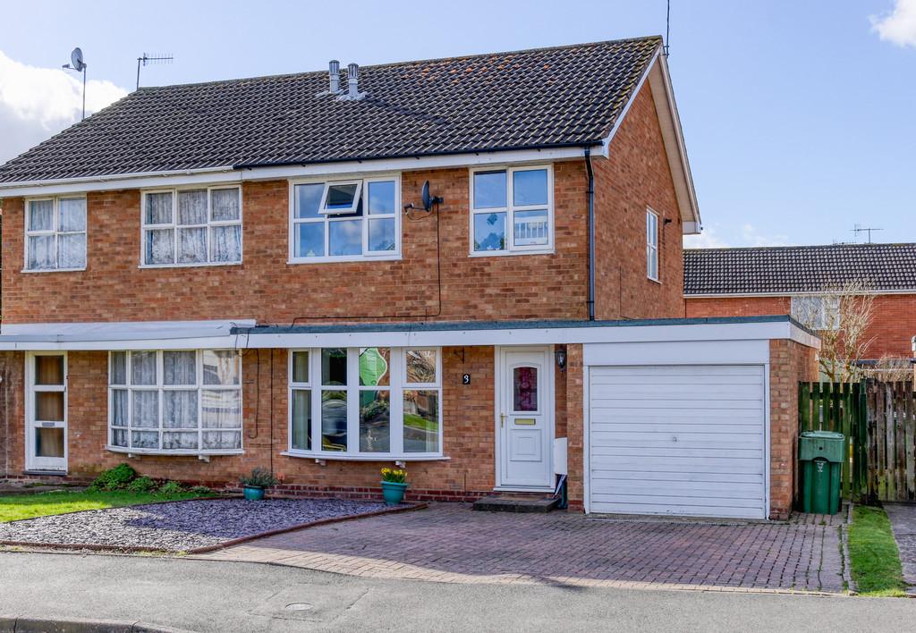 Chesworth Road, Harwood Park... 3 bed semidetached house £290,000